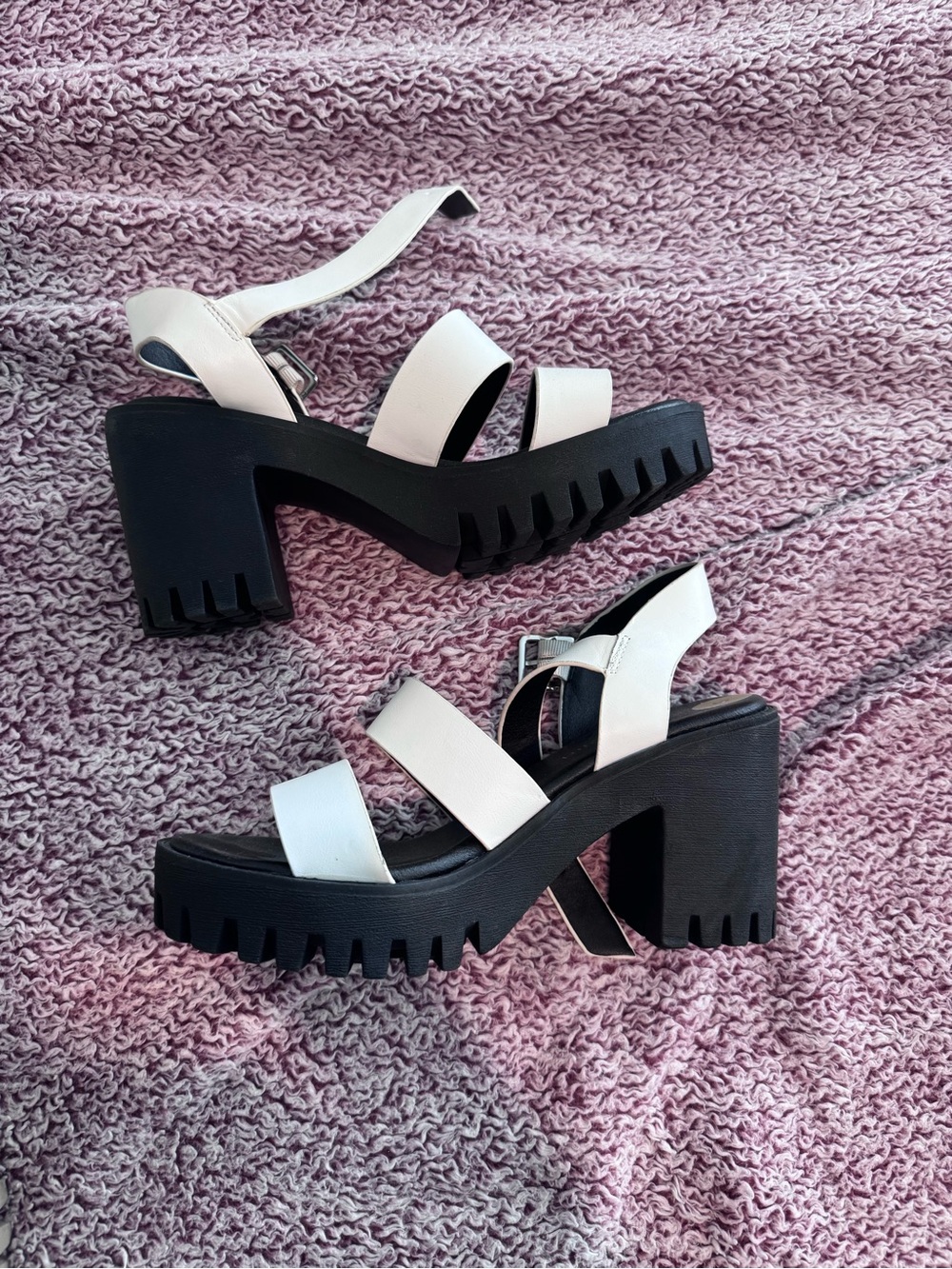 Madden Girl White & Black Strappy Chunky Heel Sandals for Women
